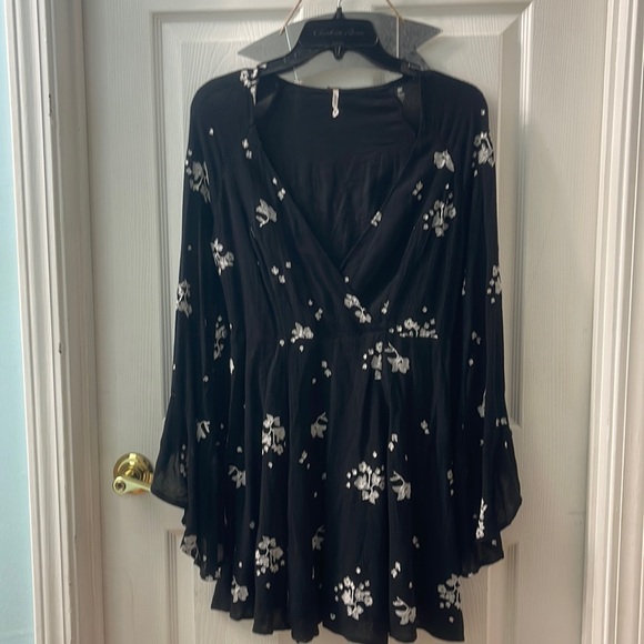 Free People Dresses & Skirts - Beautiful embroidered mini dress